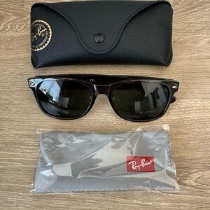 Ray-Ban New Wayfarer RB2132 - Tortoise/Green